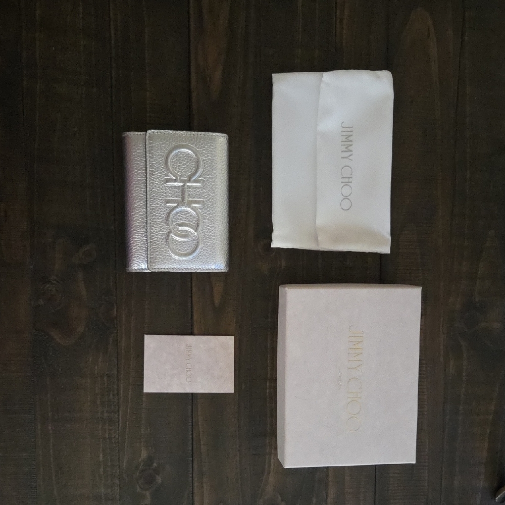 Jimmy Choo Silver Embossed Trifold Wallet Silver All Inclusive - Picture 2 of 6